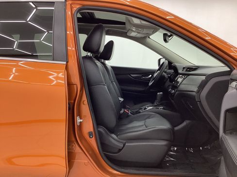 Used 2018 Nissan Rogue SL w/ Premium Package AWD/4WD image 17