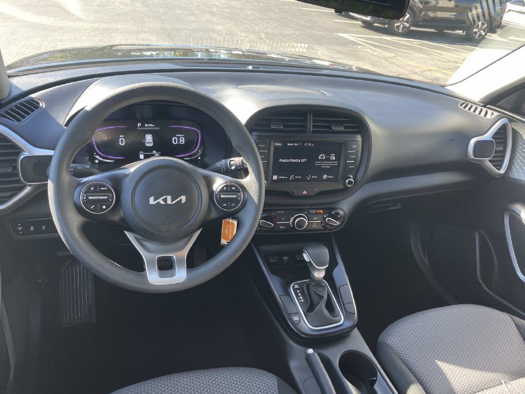 Used 2025 Kia Soul LX FWD image 13