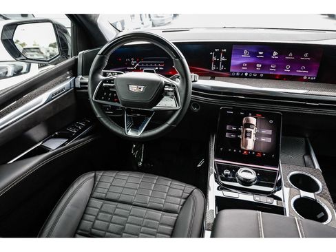 Used 2025 Cadillac Escalade ESV V AWD/4WD image 15