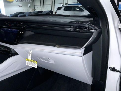 New 2026 Jeep Cherokee Overland image 24