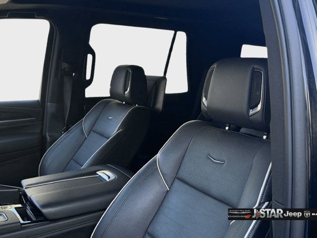 Used 2023 Cadillac Escalade Sport AWD/4WD image 11