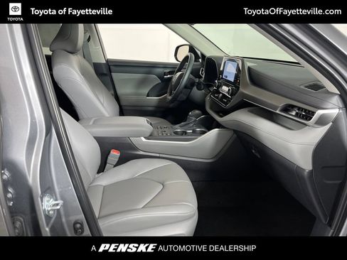 Certified 2026 Toyota Highlander XLE AWD/4WD image 6