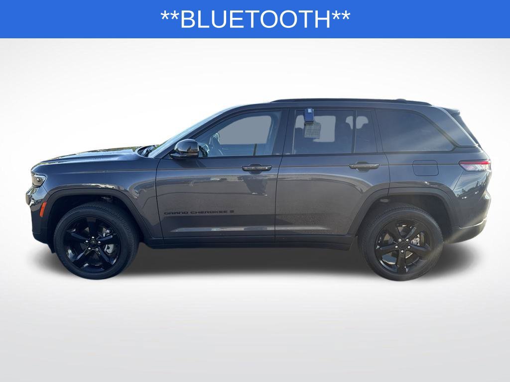 Used 2025 Jeep Grand Cherokee Altitude AWD/4WD image 4