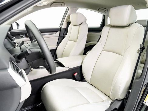 Used 2018 Honda Accord LX image 5