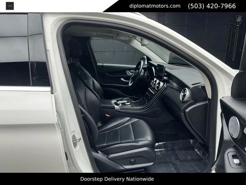 Used 2017 Mercedes-Benz GLC 300 4MATIC image 17