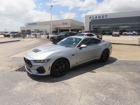 Used 2024 Ford Mustang GT Premium RWD image 2