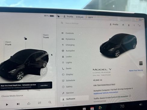 Used 2024 Tesla Model Y Long Range AWD/4WD image 11