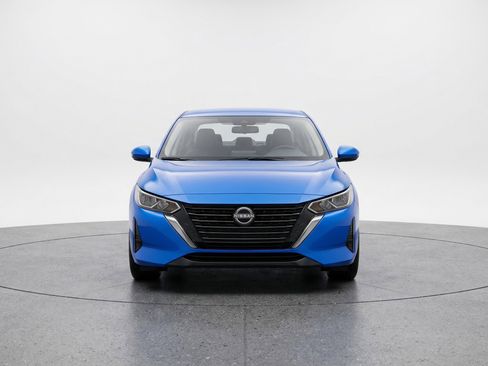 Used 2025 Nissan Sentra SV image 2