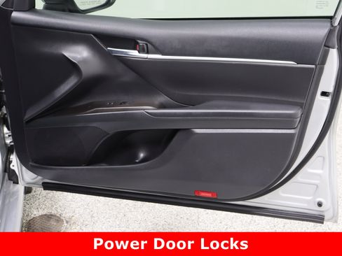 Used 2023 Toyota Camry SE image 32