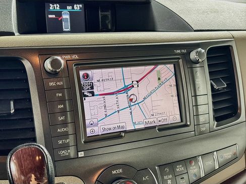 Used 2011 Toyota Sienna XLE w/ Premium Pkg FWD image 16
