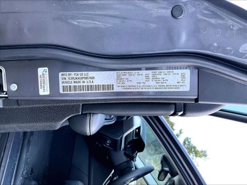 Used 2023 Jeep Grand Cherokee L Laredo AWD/4WD image 6