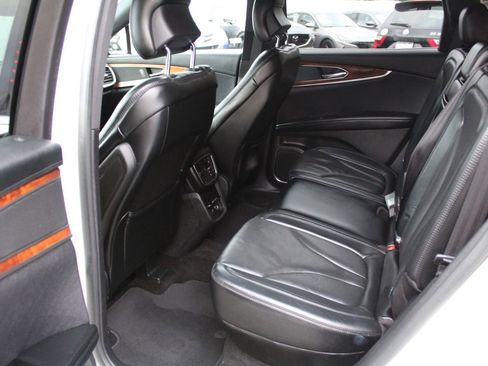 Used 2016 Lincoln MKX Reserve w/ Technology Package AWD/4WD image 12