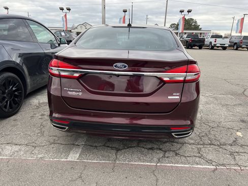 Used 2017 Ford Fusion SE w/ Fusion SE Technology Package image 6