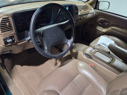 Used 1995 Chevrolet Tahoe 4WD image 2