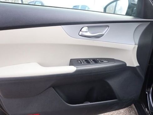 Certified 2023 Kia Forte LXS w/ LXS Technology Package image 16