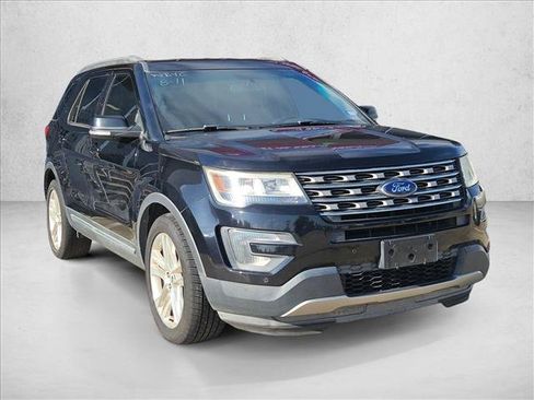 Used 2016 Ford Explorer XLT w/ Equipment Group 202A FWD image 3