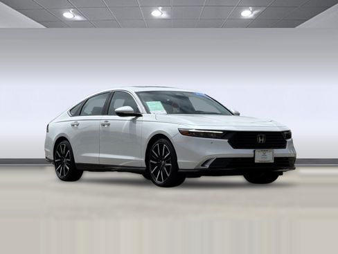 Used 2025 Honda Accord Touring image 6