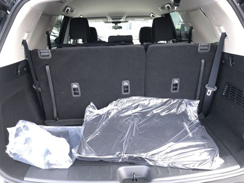 New 2025 Nissan Pathfinder SV image 17