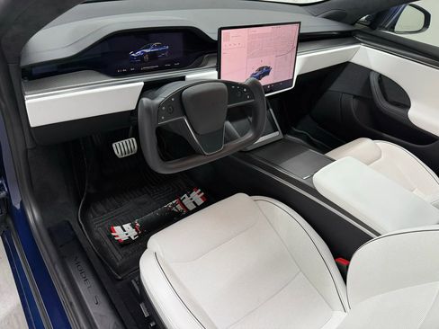 Used 2023 Tesla Model S Plaid image 8