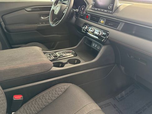 Certified 2023 Honda Pilot Sport image 32