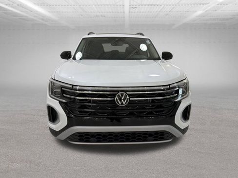 Certified 2026 Volkswagen Atlas Peak Edition AWD/4WD image 2