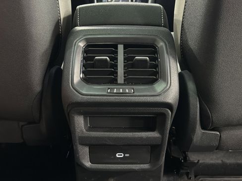 Certified 2025 Volkswagen Taos SE image 32