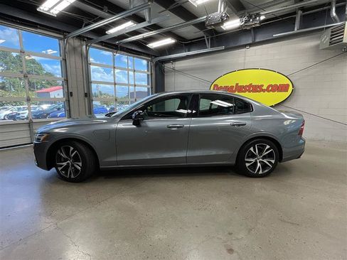 Used 2021 Volvo S60 T8 R-Design AWD/4WD image 2