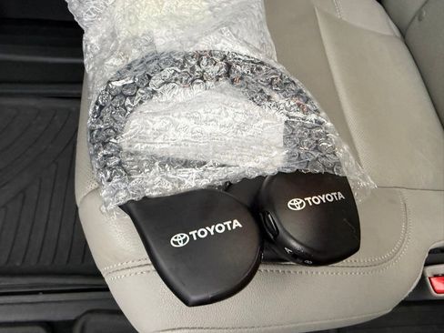 Used 2017 Toyota Sienna Limited Premium image 23