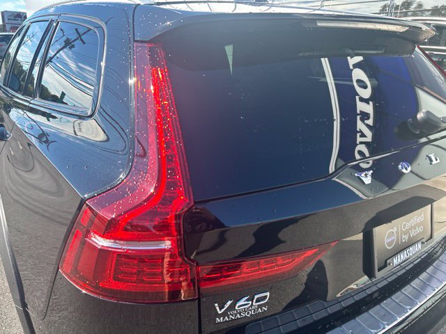 Used 2023 Volvo V60 B5 Cross Country Plus w/ Climate Package AWD/4WD image 10