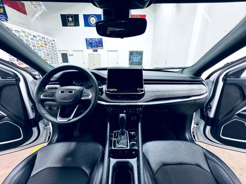 Used 2024 Jeep Compass Latitude image 29