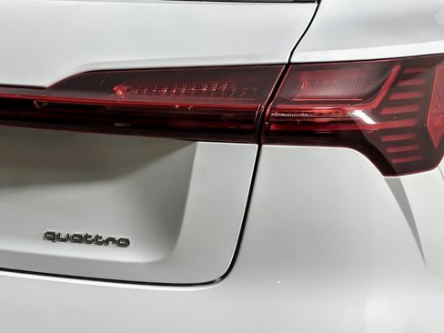Used 2022 Audi e-tron Premium w/ Convenience Plus Package image 26