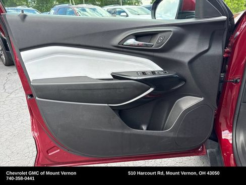 Used 2025 Chevrolet Trax LT w/ LT Convenience Package FWD image 13