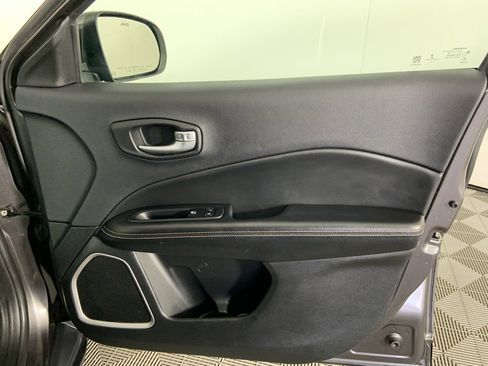 Used 2018 Jeep Compass Latitude image 23
