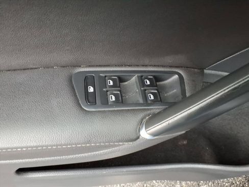 Used 2015 Volkswagen Golf TDI S image 26