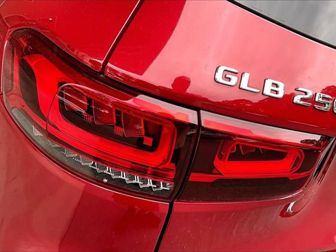Used 2022 Mercedes-Benz GLB 250 image 29