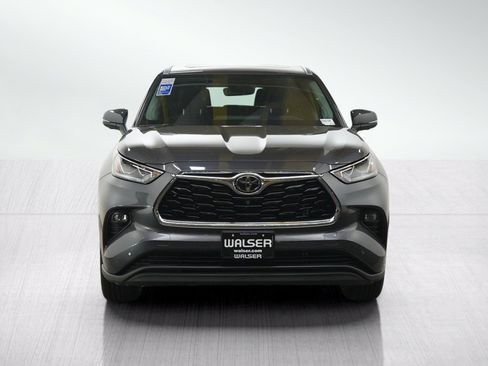Used 2024 Toyota Highlander Limited AWD/4WD image 8