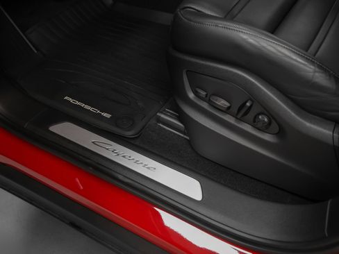 Certified 2024 Porsche Cayenne Coupe AWD/4WD image 24
