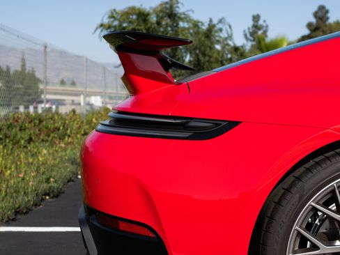Used 2025 Porsche 911 Carrera RWD image 30