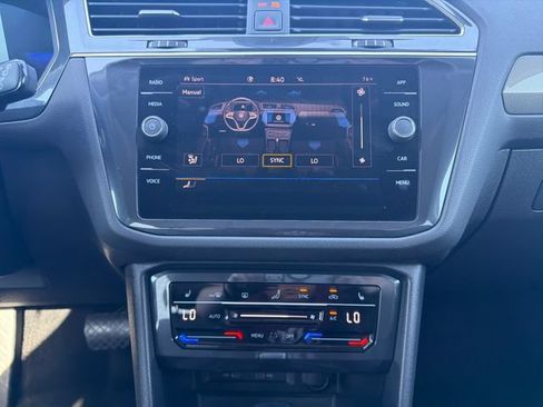 Used 2022 Volkswagen Tiguan SE AWD/4WD image 37