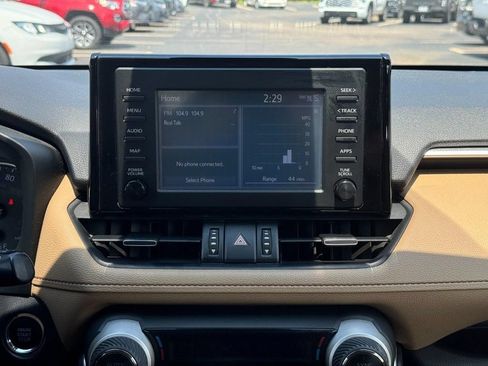 Used 2019 Toyota RAV4 XLE Premium FWD image 19