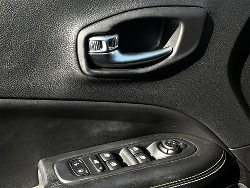 Used 2020 Jeep Compass Latitude w/ Cold Weather Group image 21