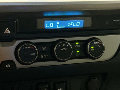 Used 2022 Toyota Tacoma SR5 w/ Technology Package image 10