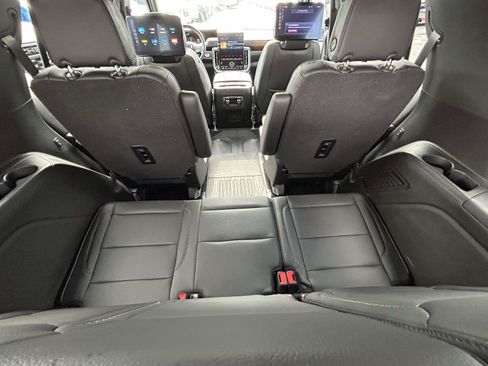 Used 2025 GMC Yukon Denali w/ Denali Reserve Package image 15