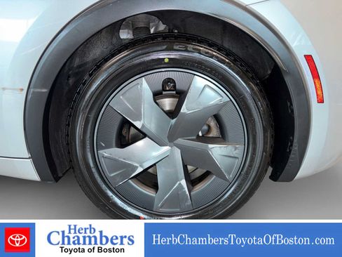 Used 2023 Toyota Prius LE AWD/4WD image 7