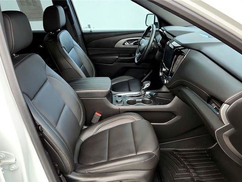Used 2023 Chevrolet Traverse LT image 26