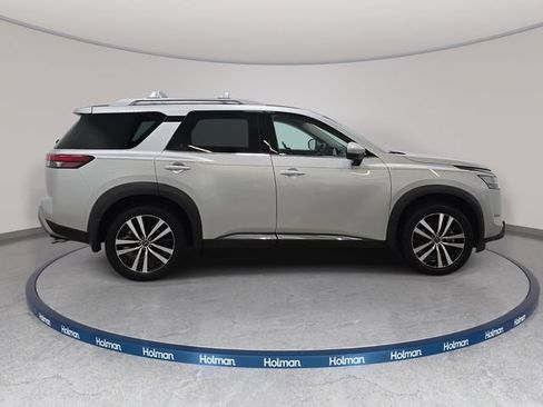Used 2024 Nissan Pathfinder Platinum w/ Cargo Package AWD/4WD image 5