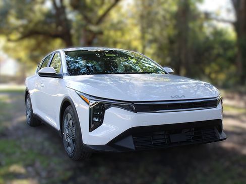 New 2026 Kia K4 FWD image 3