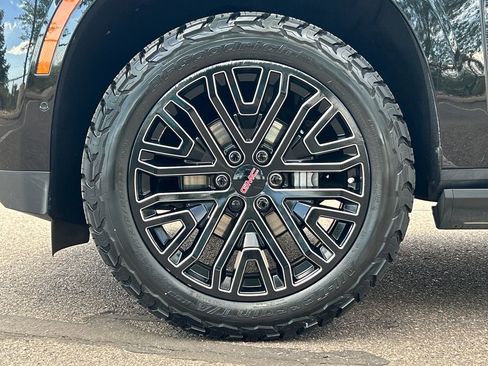 Used 2025 GMC Yukon Denali w/ Sun & Power Step Package AWD/4WD image 35
