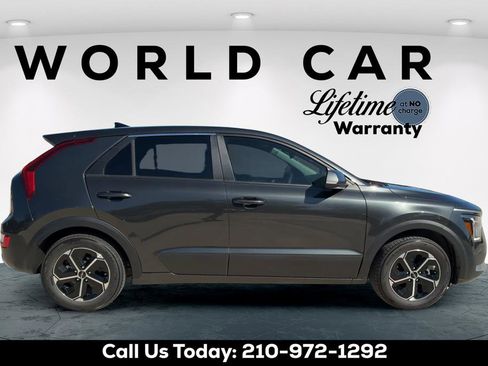 Used 2023 Kia Niro LX FWD image 2