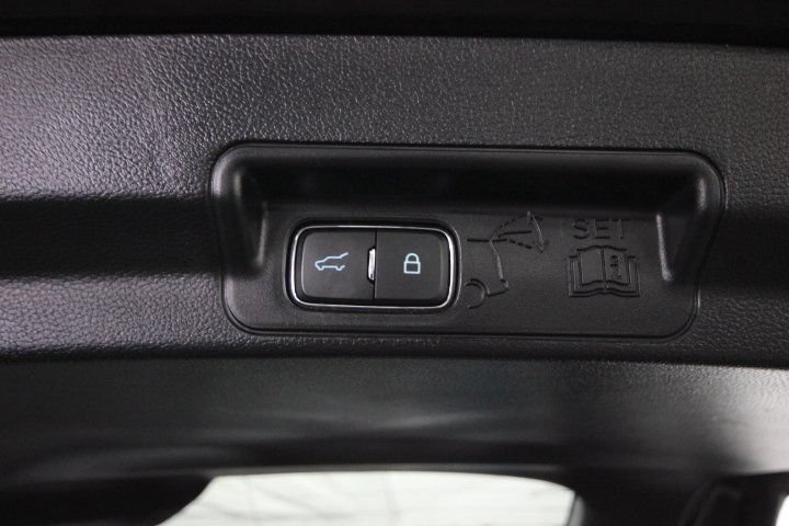 Used 2022 Ford Explorer XLT w/ Equipment Group 202A AWD/4WD image 7